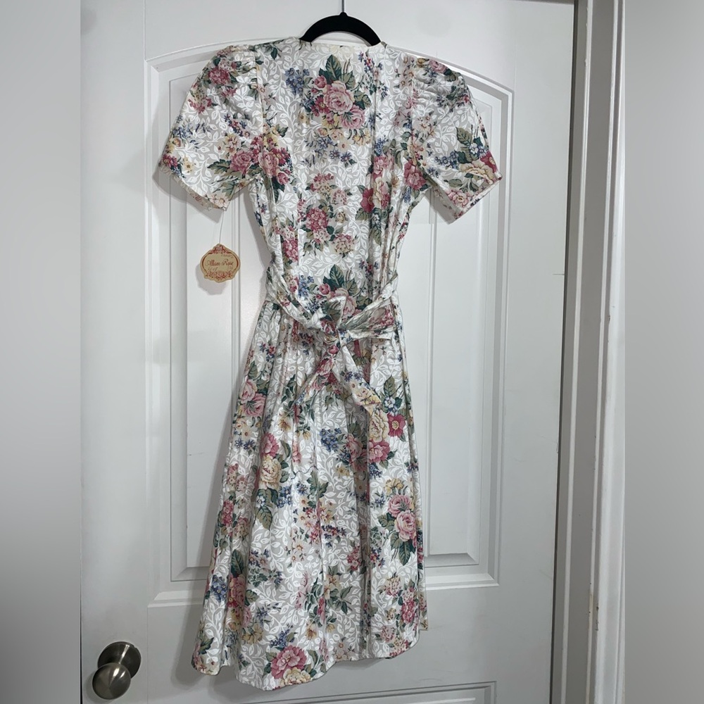 Allison Rose Vintage Floral Lace Dress - White and Pink - Picture 2 of 8
